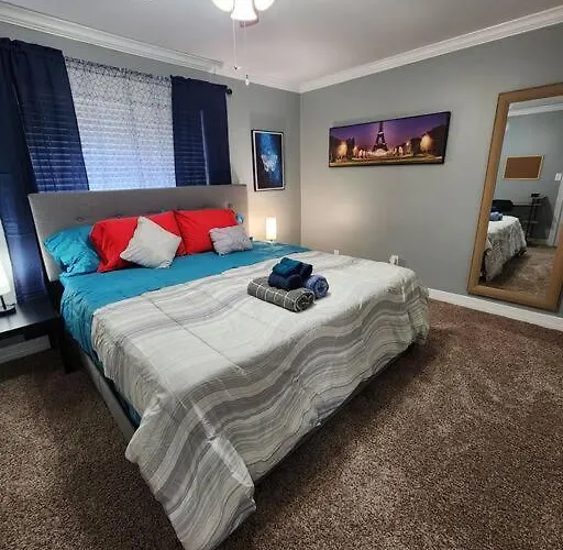 Blue Shark *E4* @ Midtown Comfortable 1Br King Apartment
