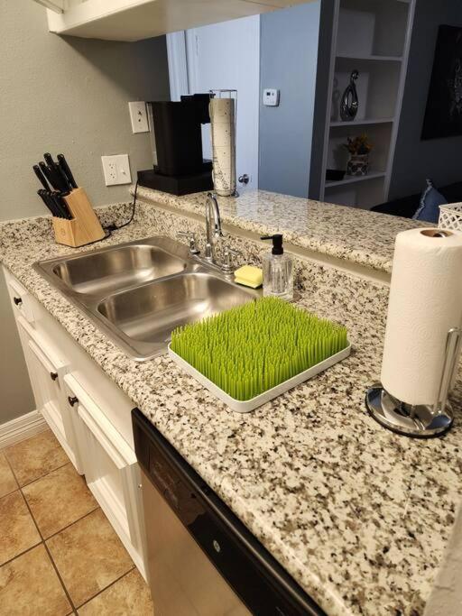 Blue Shark *e4* @ Midtown Comfortable 1br King
