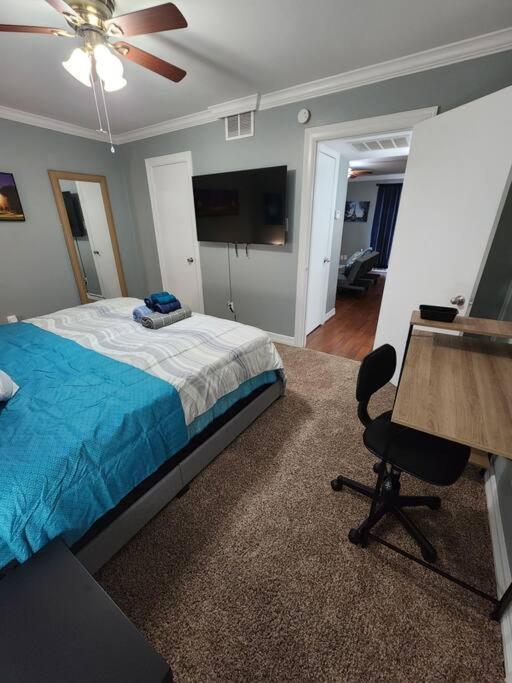 Apartment Blue Shark *e4* @ Midtown Comfortable 1br King Houston