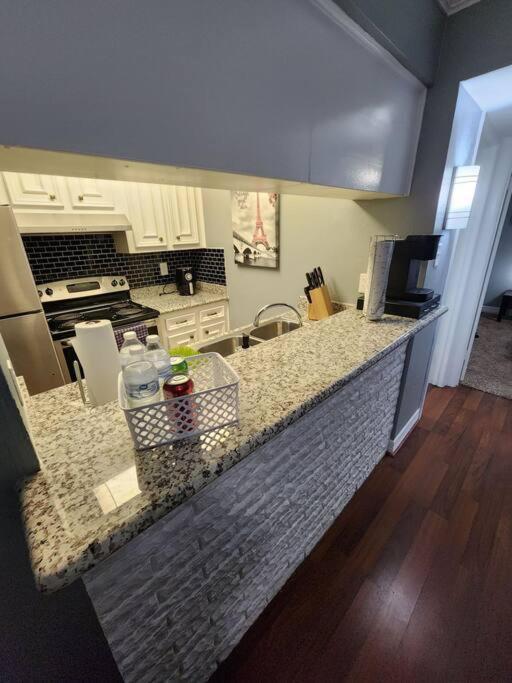 Blue Shark *e4* @ Midtown Comfortable 1br King