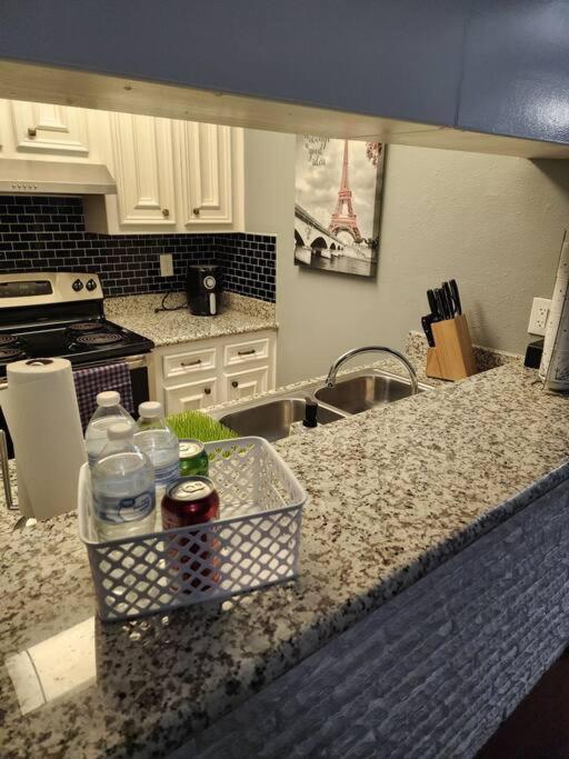 Blue Shark *e4* @ Midtown Comfortable 1br King Apartment Houston