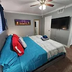 Blue Shark *E4* @ Midtown Comfortable 1Br King Apartment
