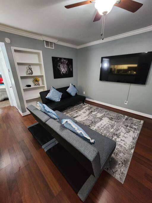 Blue Shark *e4* @ Midtown Comfortable 1br King *